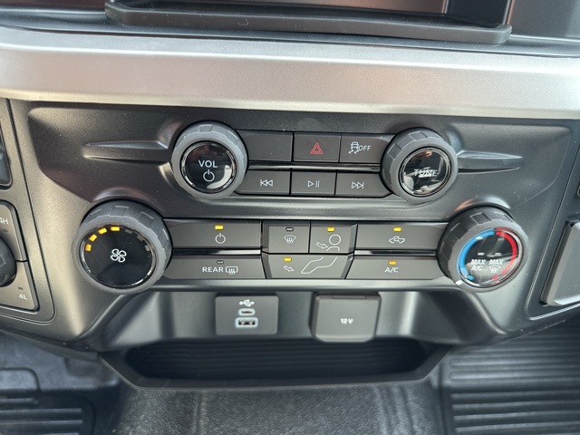 Vehicle image 34 of 44
