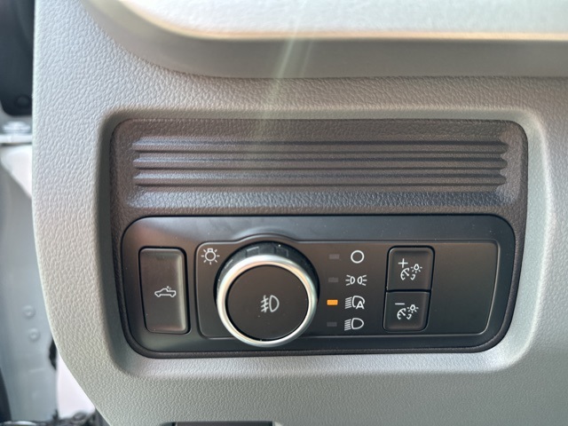 Vehicle image 21 of 44