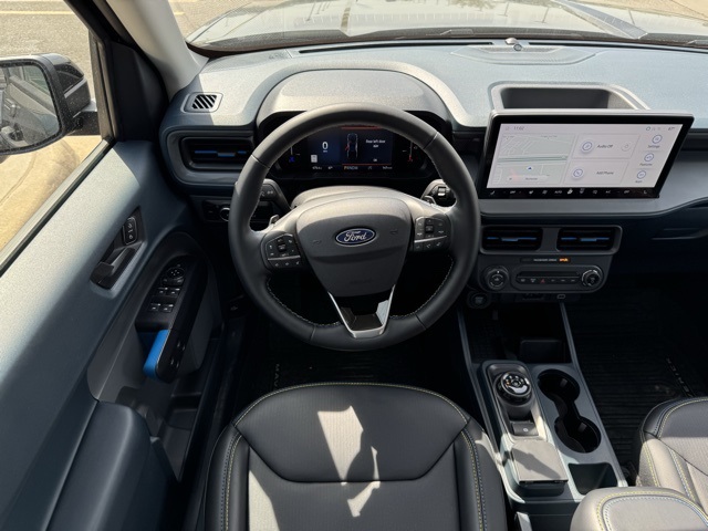 Vehicle image 32 of 44