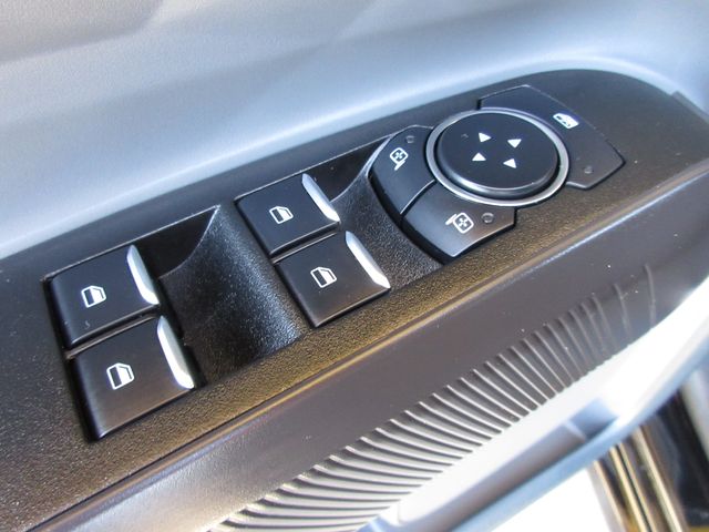 Vehicle image 22 of 27
