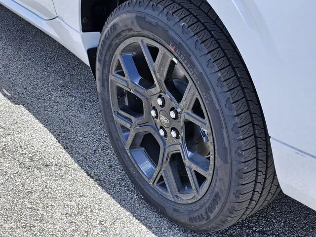 Vehicle image 5 of 21