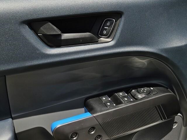 Vehicle image 18 of 21