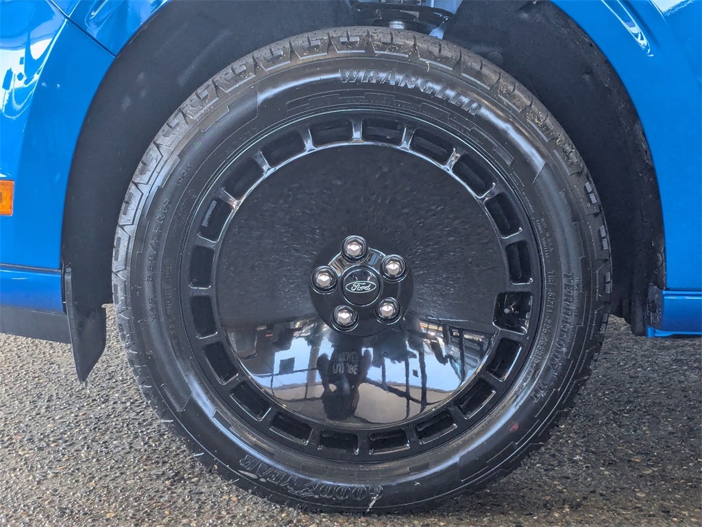 Vehicle image 23 of 24
