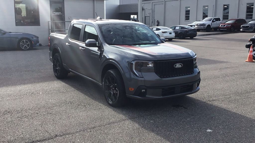 2025 Ford Maverick Lobo Standard Image 2 of 20