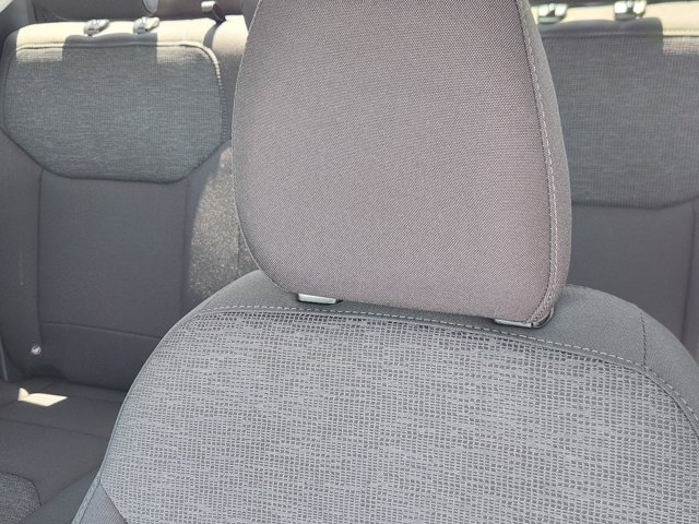 Vehicle image 17 of 21