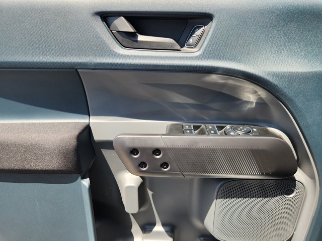 Vehicle image 15 of 21