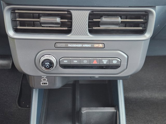Vehicle image 13 of 21