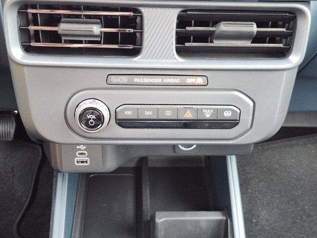 Vehicle image 13 of 21
