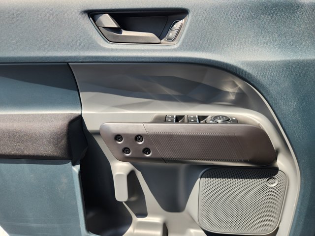 Vehicle image 15 of 21