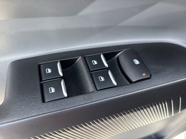 Vehicle image 27 of 30