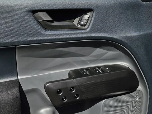 Vehicle image 19 of 21