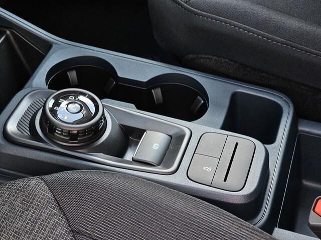 Vehicle image 18 of 21