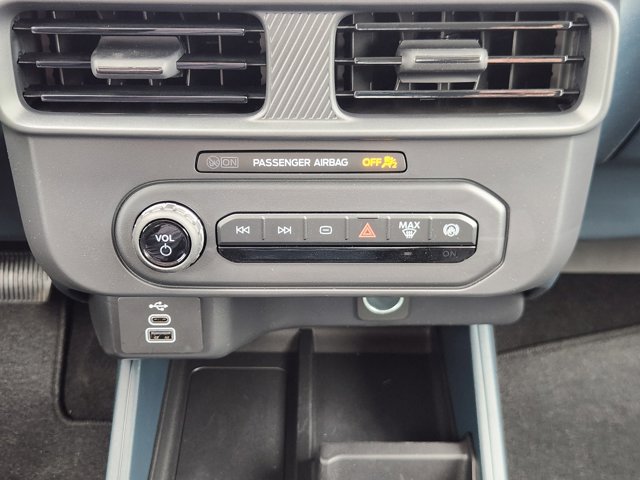 Vehicle image 19 of 21