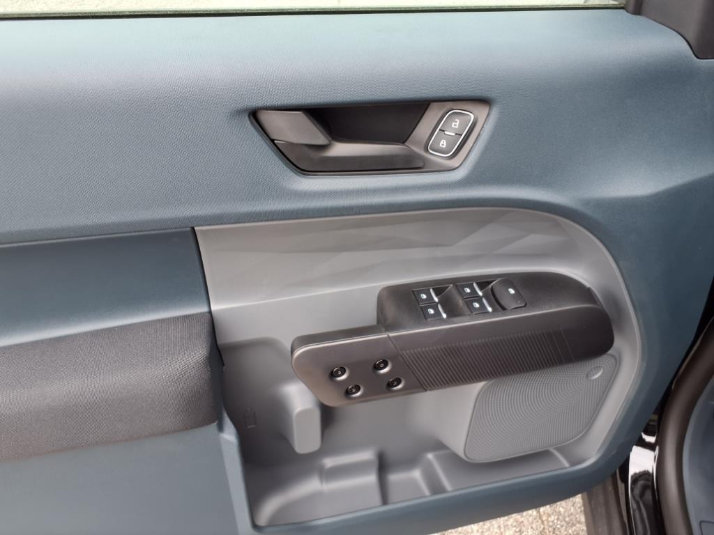 Vehicle image 6 of 19