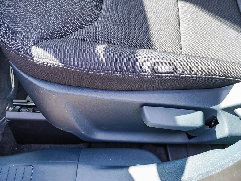 Vehicle image 27 of 50