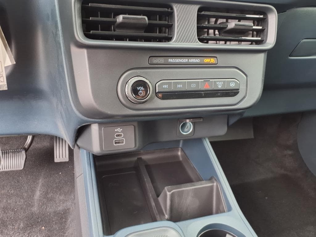Vehicle image 13 of 18