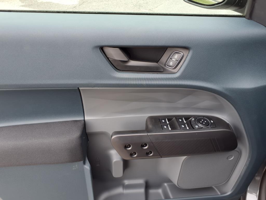 Vehicle image 6 of 18