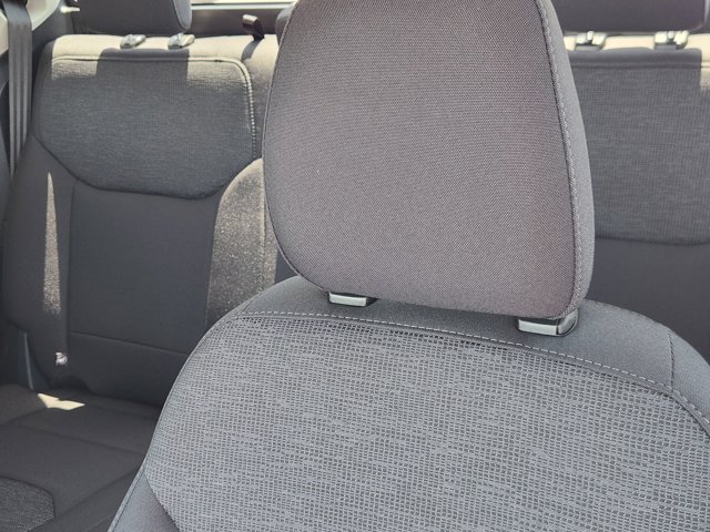 Vehicle image 17 of 21