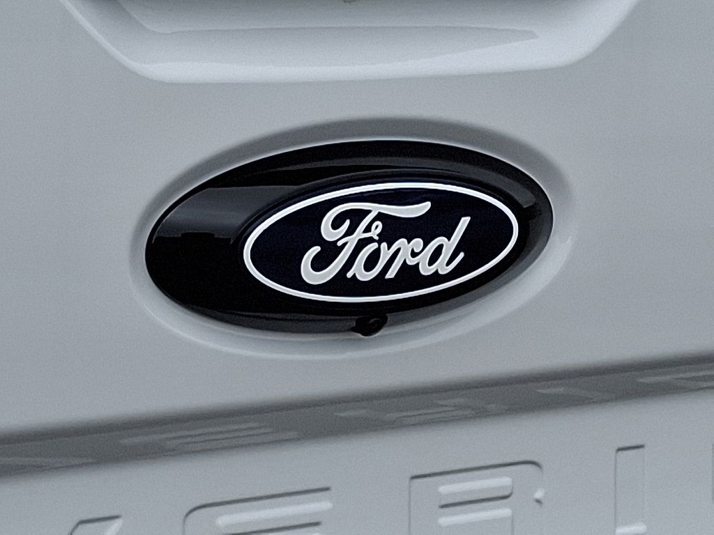 Vehicle image 10 of 12