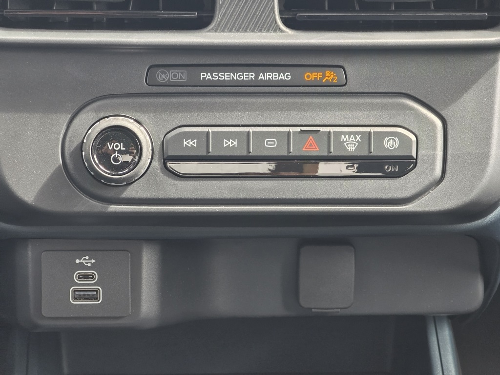 Vehicle image 27 of 29