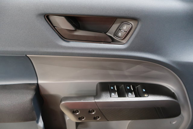 Vehicle image 25 of 31