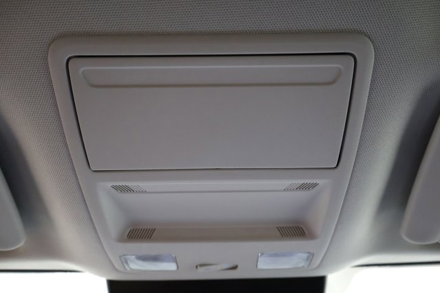 Vehicle image 23 of 31