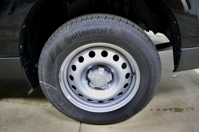 Vehicle image 10 of 31