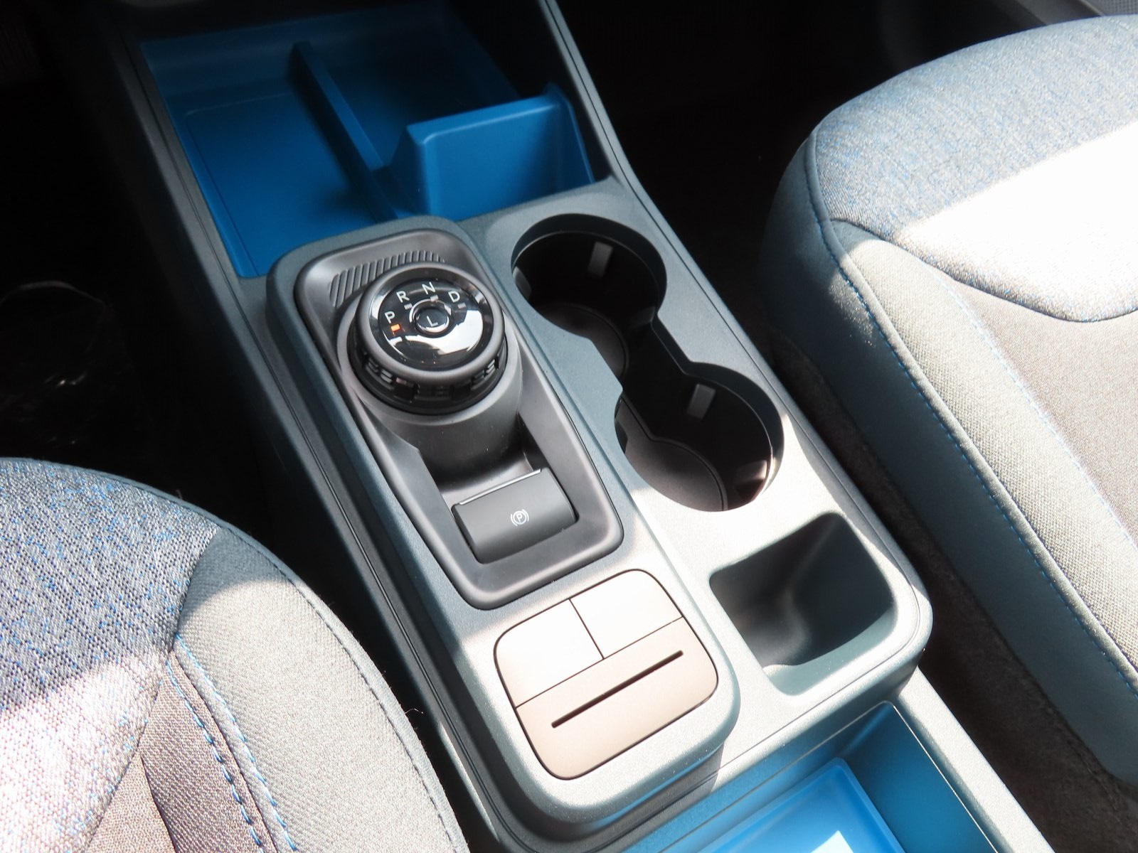 Vehicle image 18 of 24
