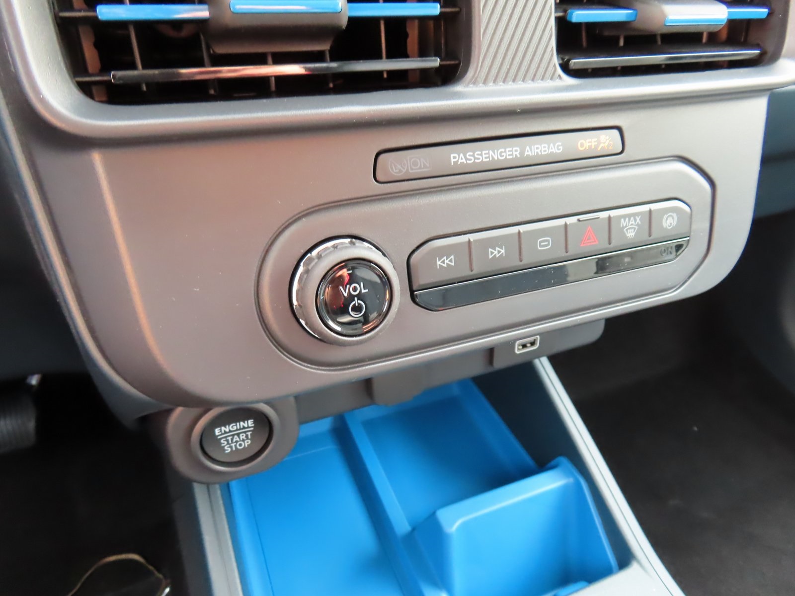 Vehicle image 17 of 24
