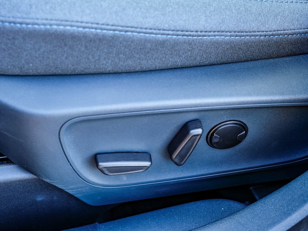 Vehicle image 19 of 50