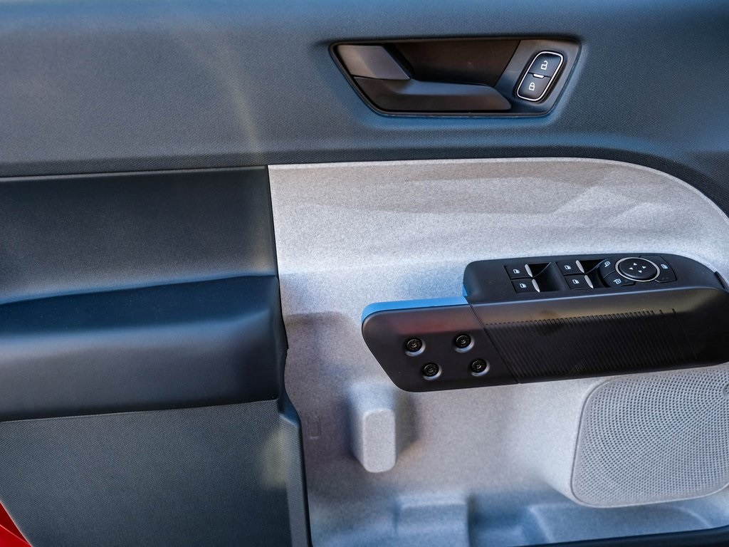 Vehicle image 18 of 50