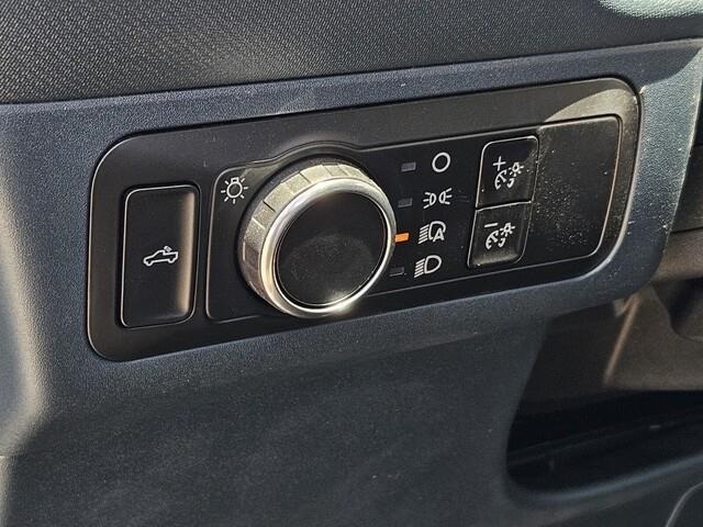 Vehicle image 20 of 21