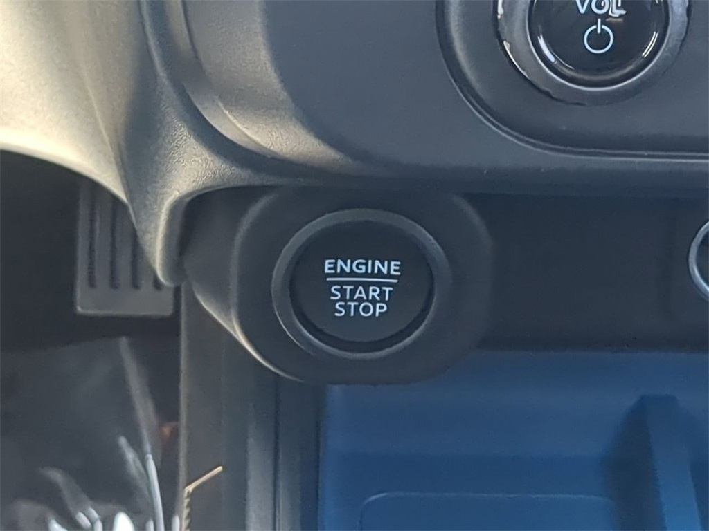 Vehicle image 21 of 31