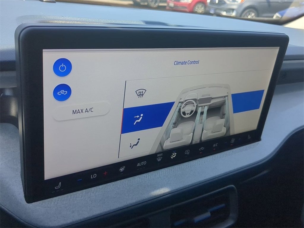 Vehicle image 24 of 31