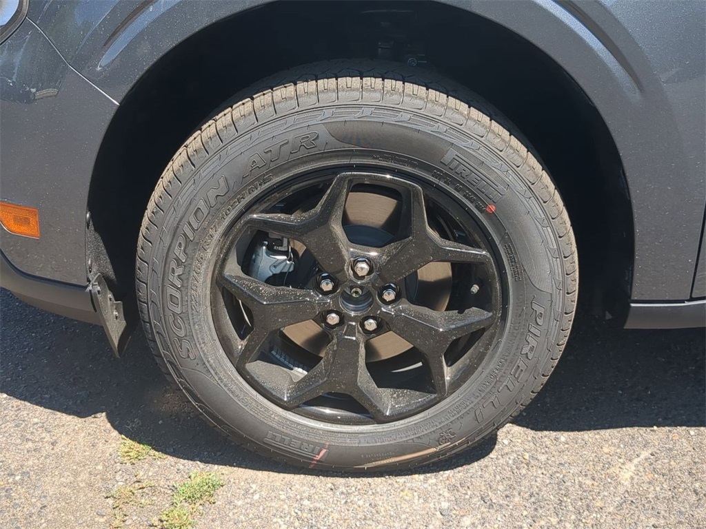 Vehicle image 10 of 31