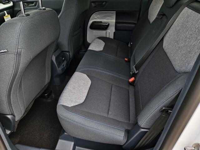 Vehicle image 14 of 21