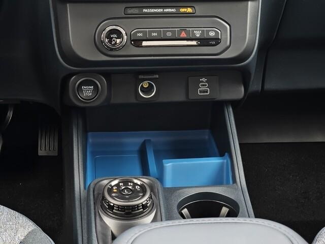 Vehicle image 18 of 21