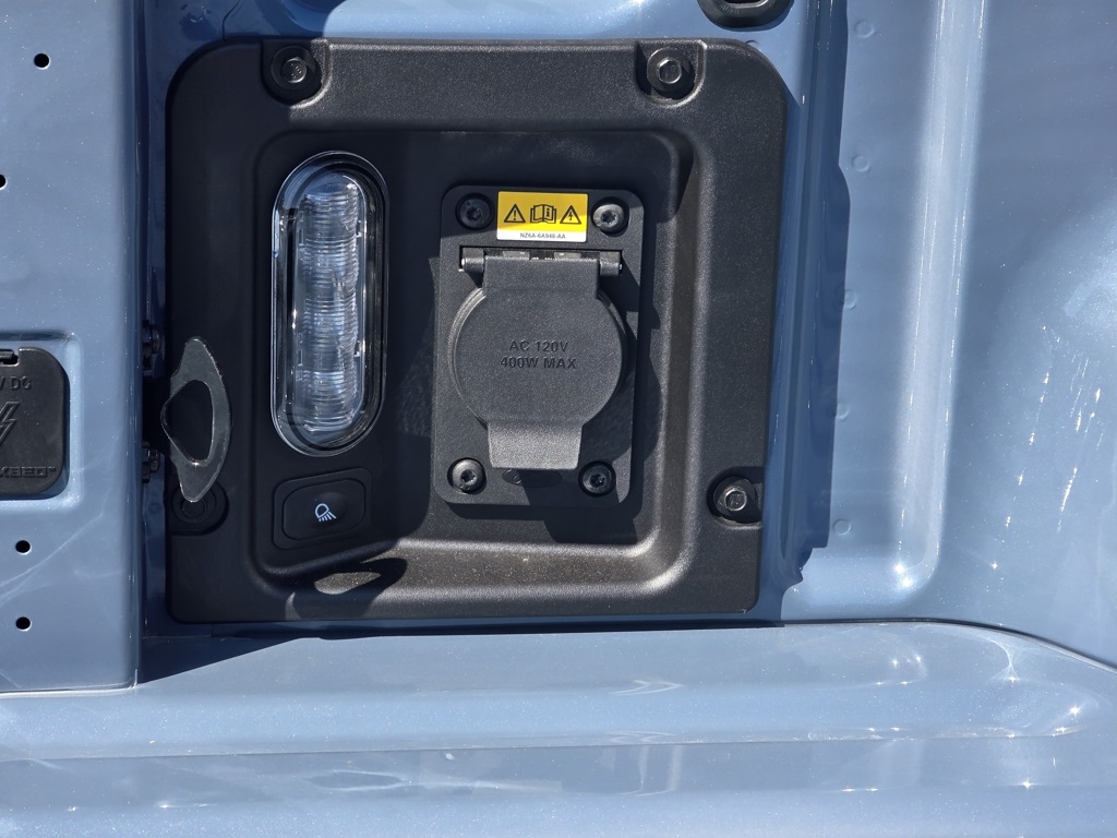 Vehicle image 29 of 32