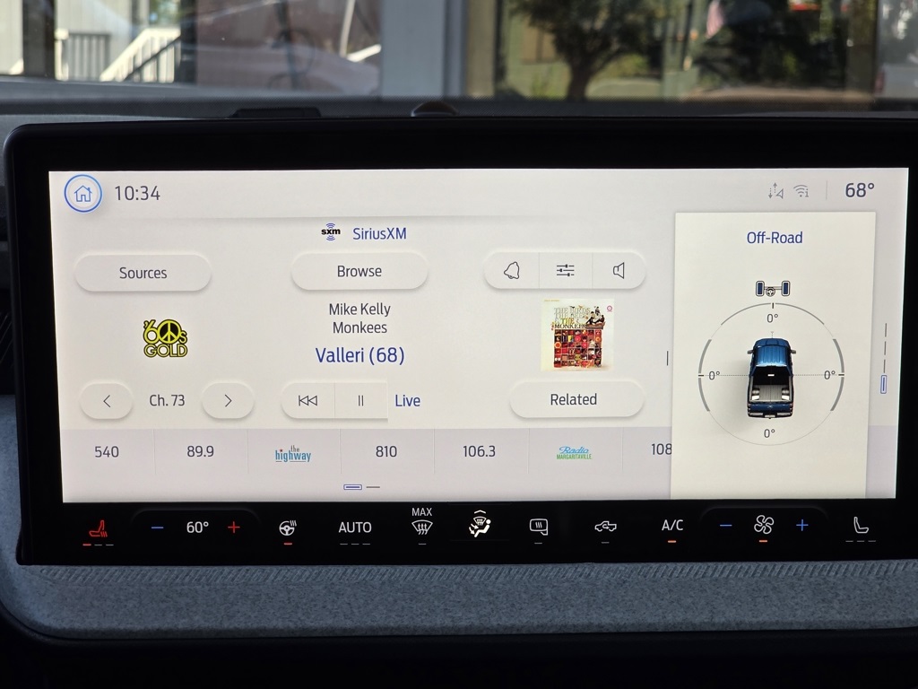 Vehicle image 26 of 32