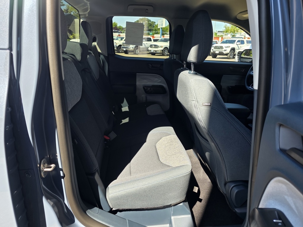Vehicle image 16 of 32