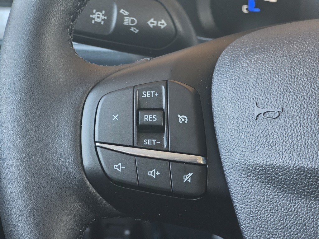 Vehicle image 28 of 32