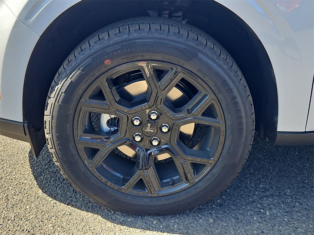 Vehicle image 11 of 33