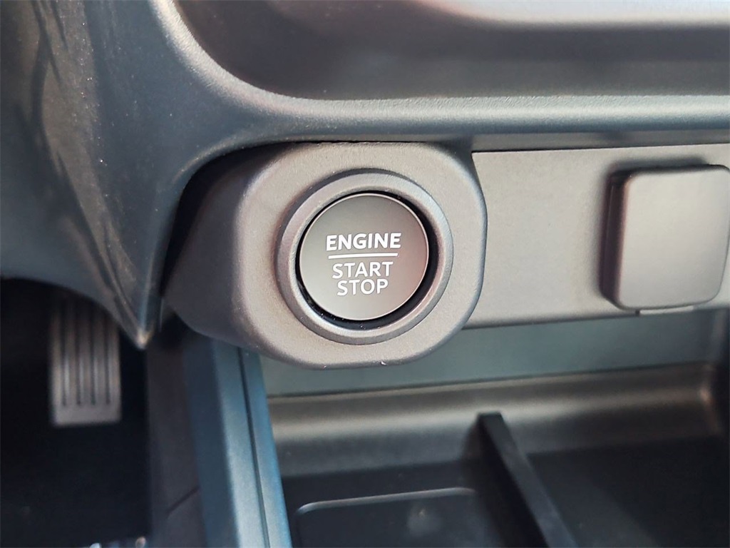 Vehicle image 26 of 33