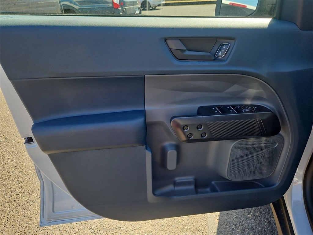 Vehicle image 25 of 33
