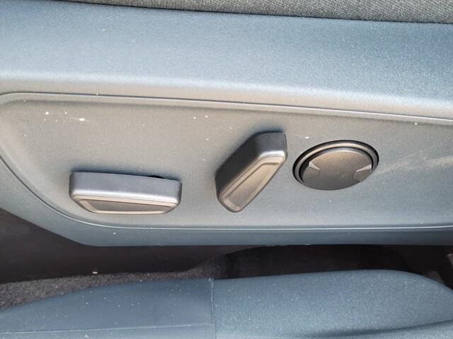 Vehicle image 11 of 22