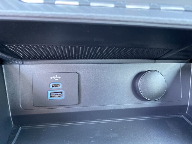 Vehicle image 23 of 35
