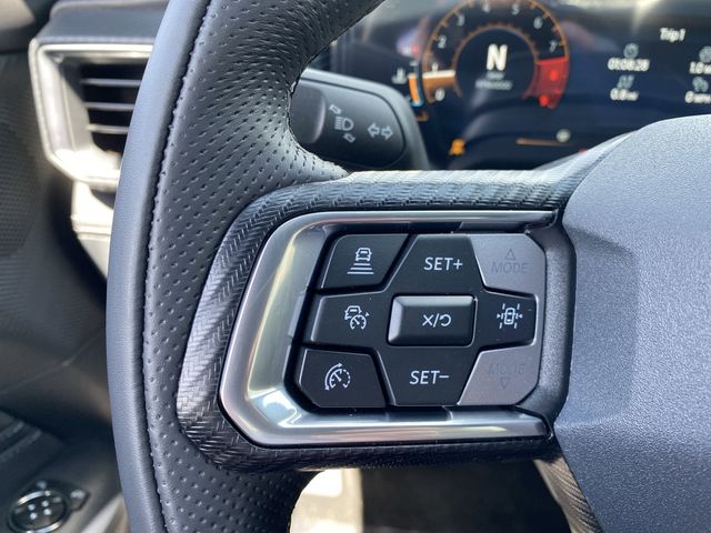Vehicle image 25 of 35
