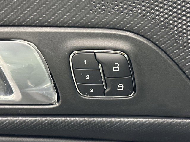 Vehicle image 13 of 31