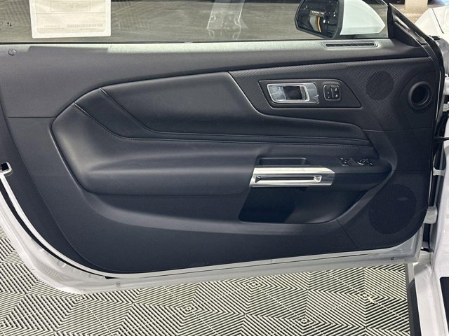 Vehicle image 11 of 31