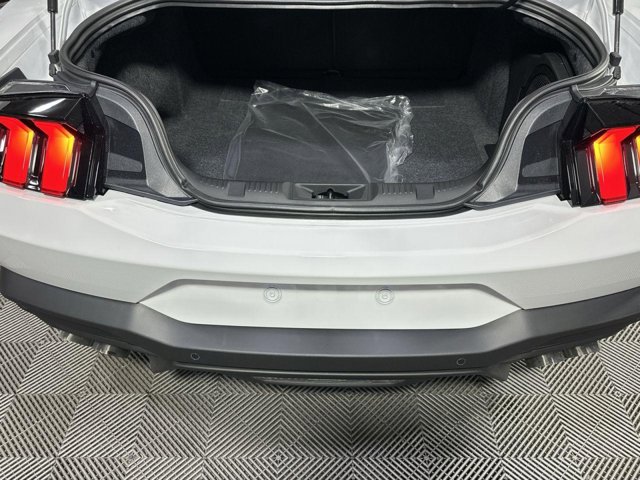 Vehicle image 28 of 31